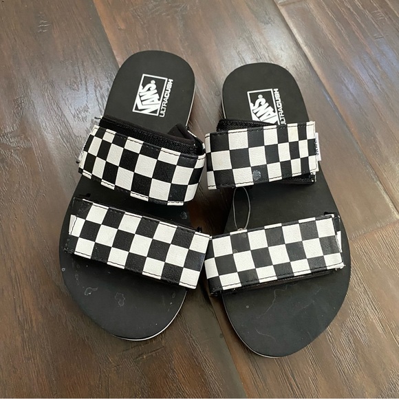 Vans Shoes - Vans women’s adjustable strap sandals checkerboard pattern size 5 - Read descrip